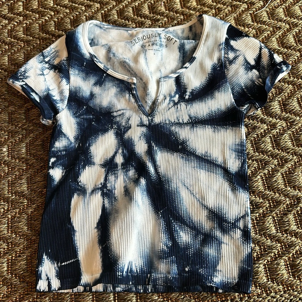 tie dye blue and white top